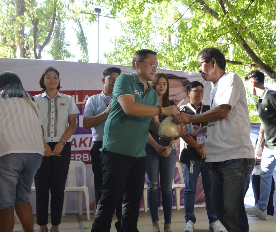 PAMAMAHAGI NG FINANCIAL ASSISTANCE PINANGUNAHAN NI GO
