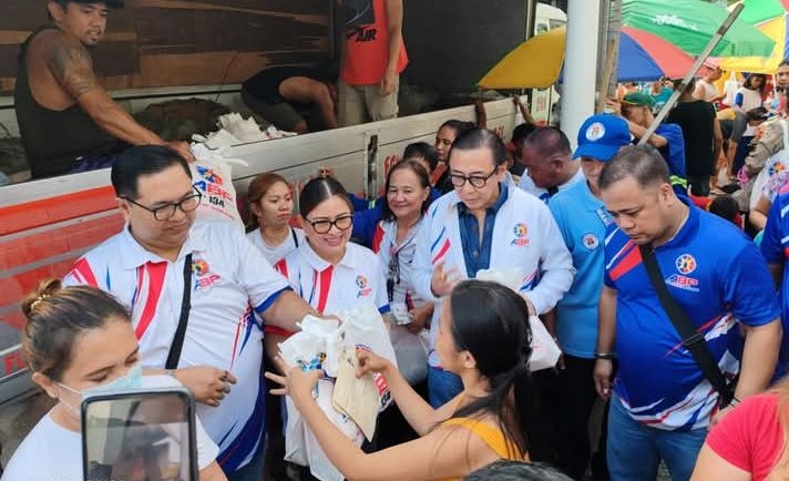 Dating Gov. ER Ejercito, ABP Partylist namahagi ng tulong sa mga nasunugan sa Isla Puting Bato
